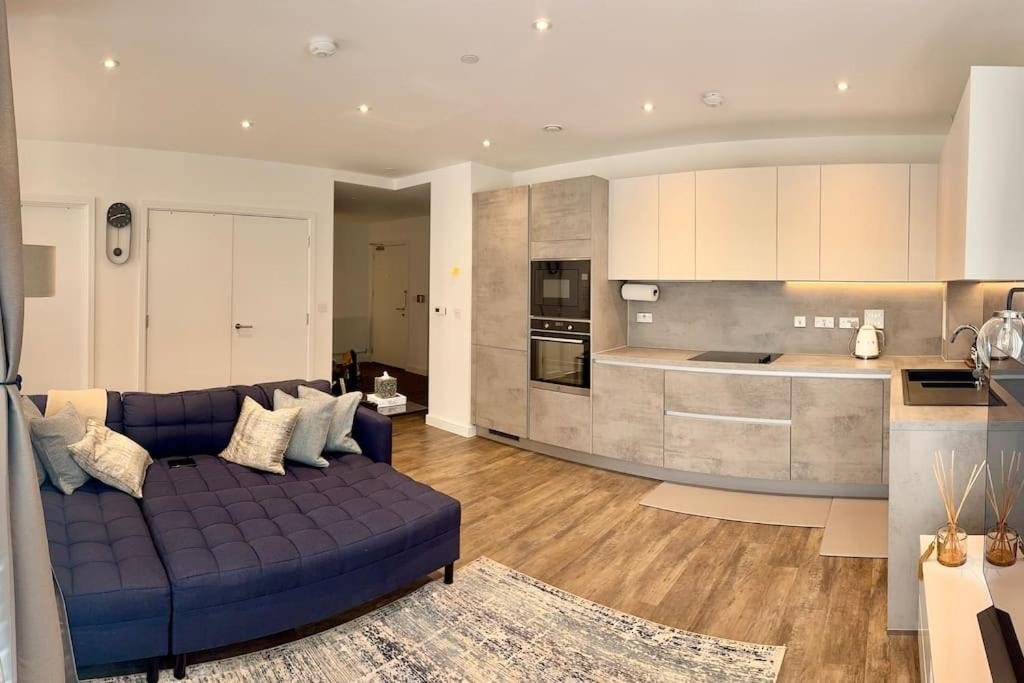 A Stylish Two Bedroom Modern Apartment With Parking Barking  Dış mekan fotoğraf