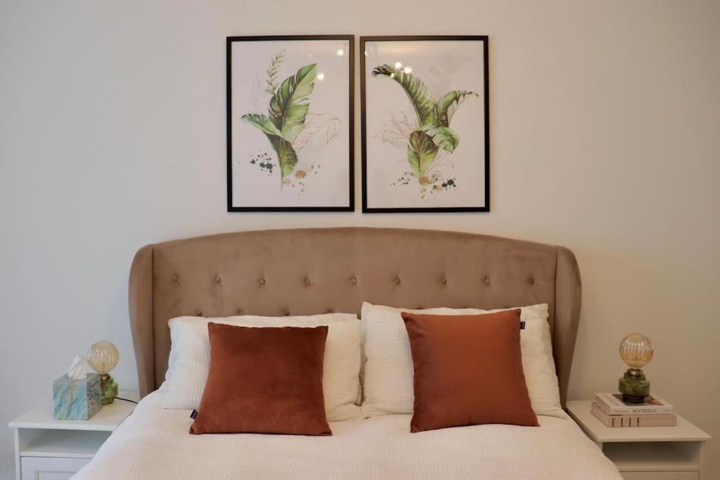 A Stylish Two Bedroom Modern Apartment With Parking Barking  Dış mekan fotoğraf
